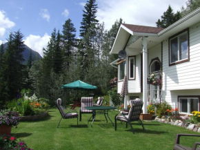 Гостиница Silvern Lake Trail Bed and Breakfast, Смитерс